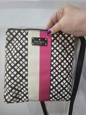 EUC Kate Spade Black, White & Pink Patterned Crosbody